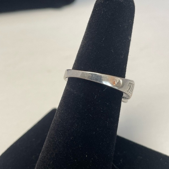 Peach rhinestone and cubic zirconia ring. Stamped JS. Size 6.75 - Picture 8 of 8